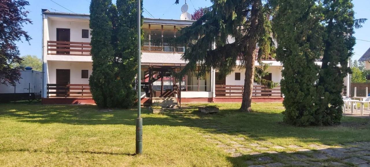 Beach Club Panzió és Camping Zamárdi Exterior foto